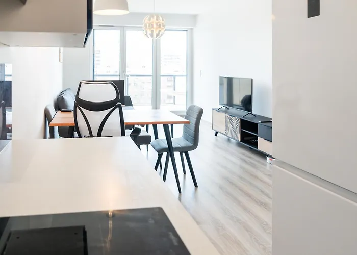 Waterfront City Apt Buda Hills Views&Free Parking