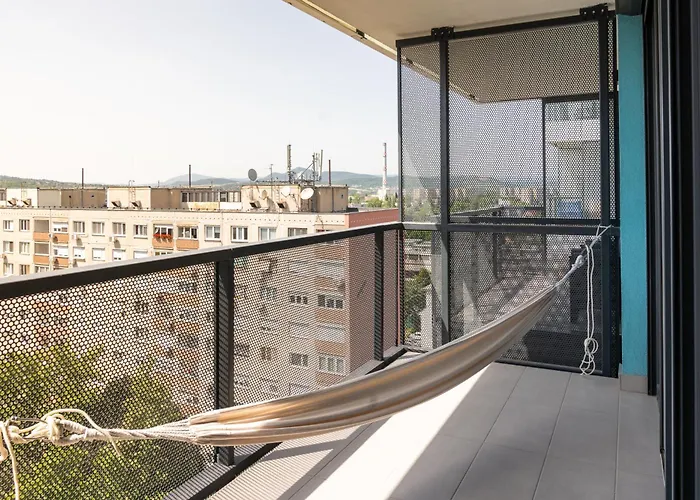 Waterfront City Apt Buda Hills Views&Free Parking