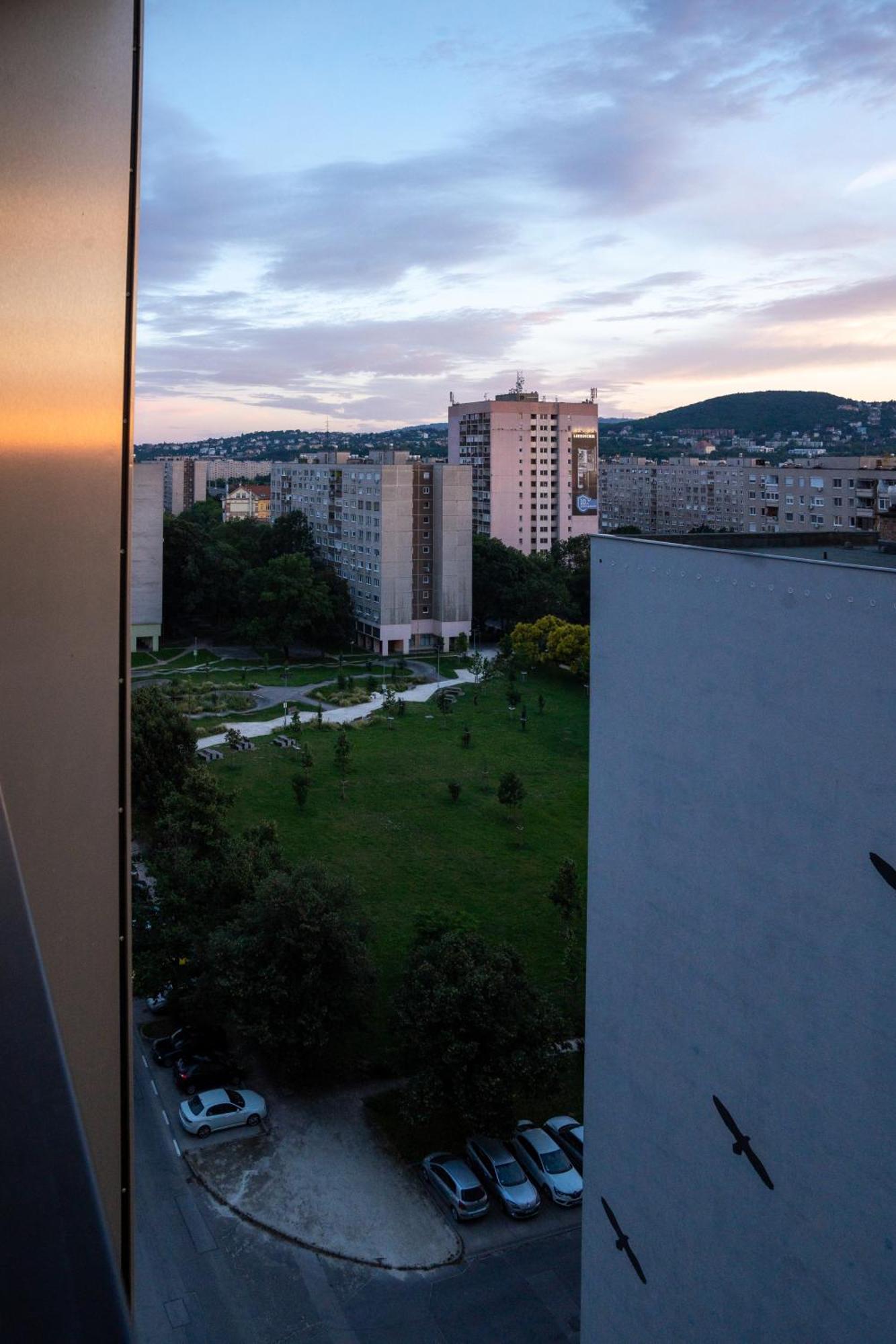 Waterfront Buda Hills Views&free Parking Apartament